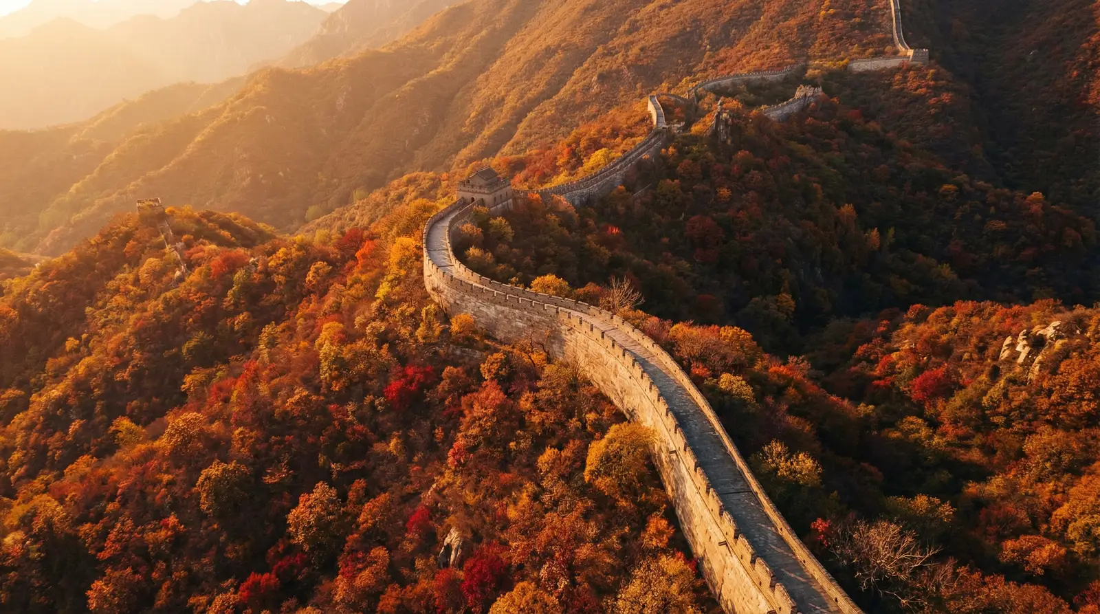 网站正能量www正能量不用下载免费 秋日长城航拍全景